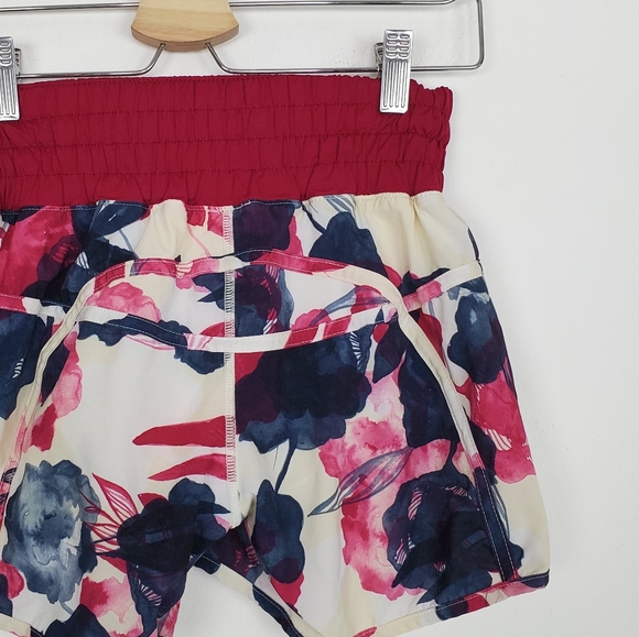 Lululemon Tracker Short II Inky 4" Floral Size 4 - Picture 4 of 8